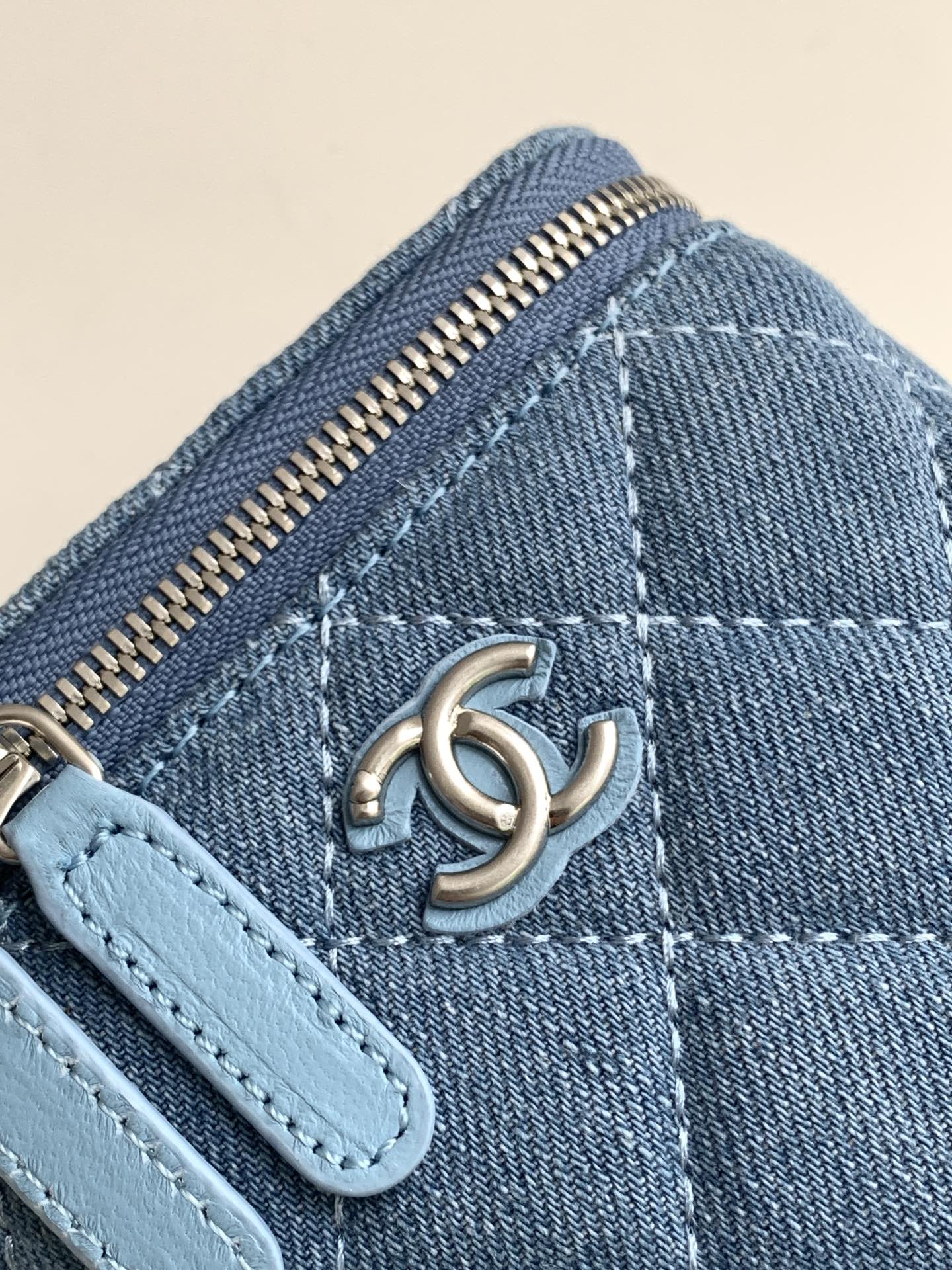 C 24  New Shape Buckle Tannin Denim Box Cosmetic Bag