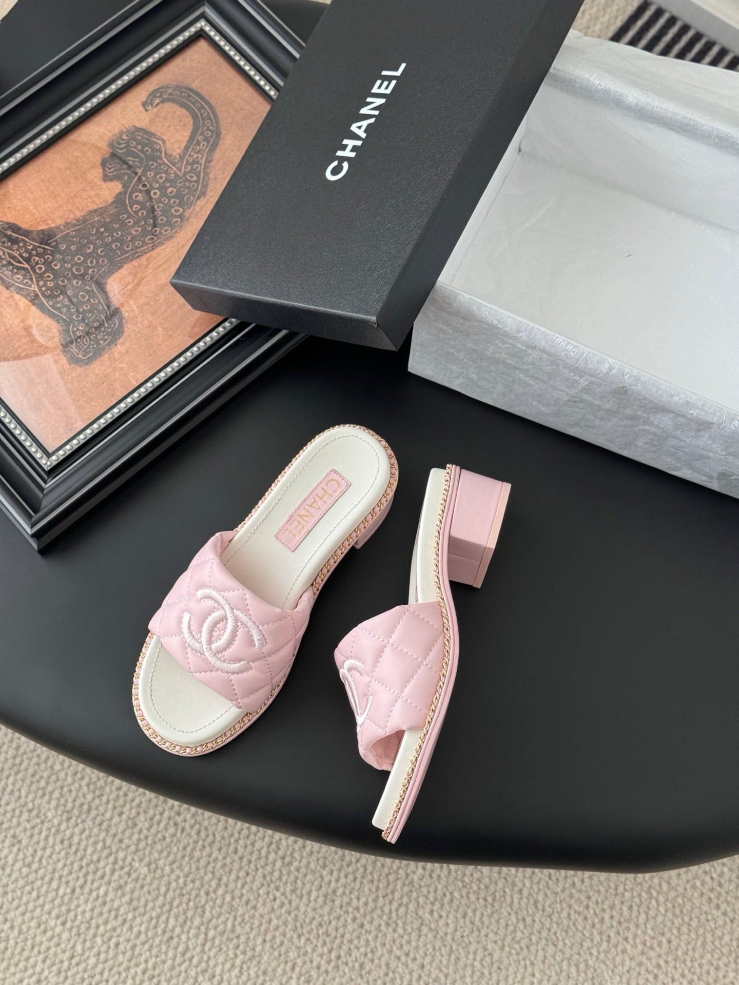 C 25 New Diamond Lattice Chain Slippers
