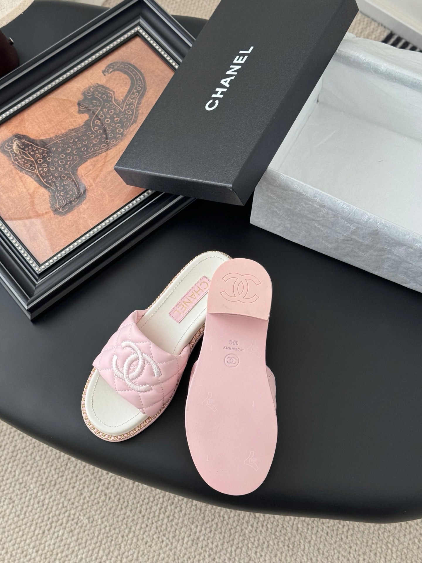 C 25 New Diamond Lattice Chain Slippers