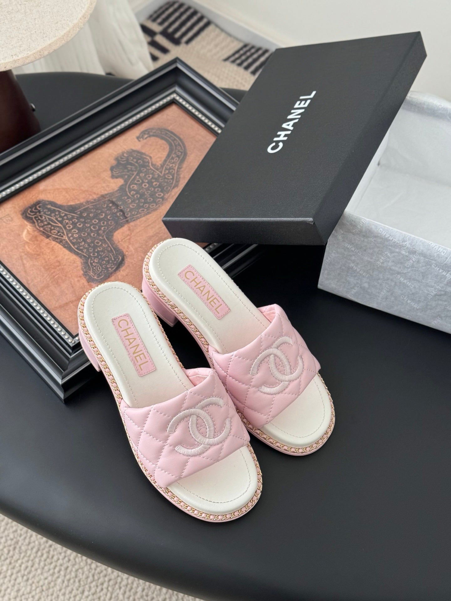 C 25 New Diamond Lattice Chain Slippers