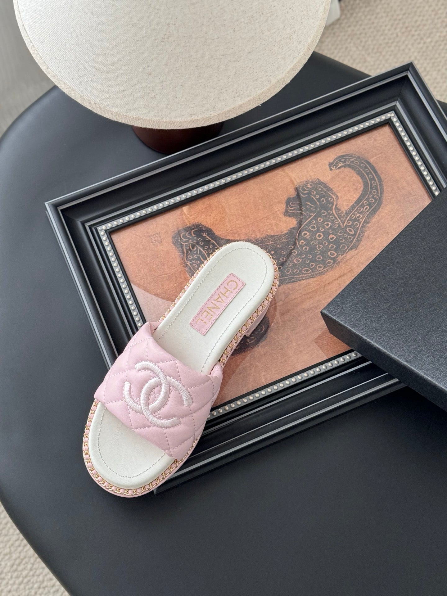 C 25 New Diamond Lattice Chain Slippers