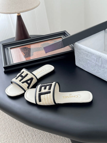 c 25K New Letter Slippers
