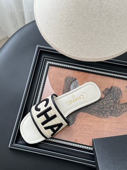 c 25K New Letter Slippers