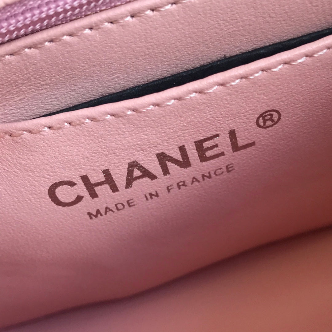 C 25 Pink Lattice Chain Crossbody Bag