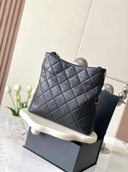 C 24 Folding hobo underarm bag
