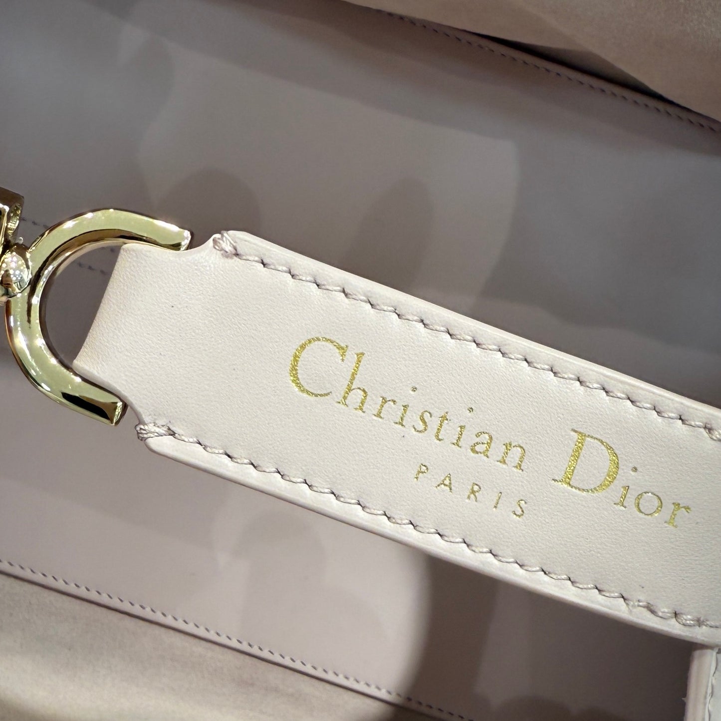 D 25 𝗧𝗼𝘂𝗷𝗼𝘂𝗿𝘀 Medium Bag