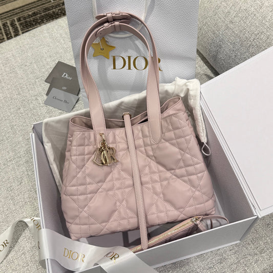 D 25 𝗧𝗼𝘂𝗷𝗼𝘂𝗿𝘀 Medium Bag