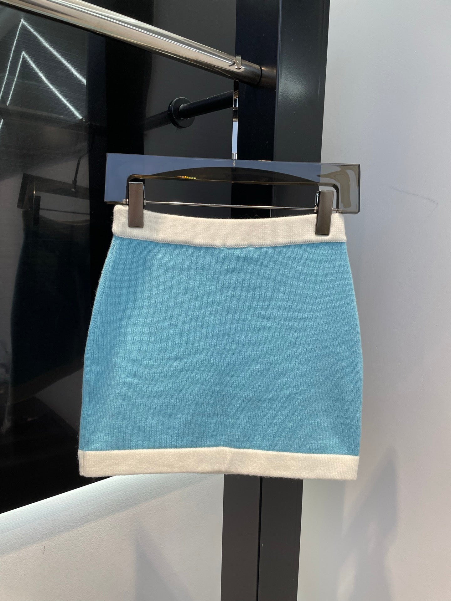 25 Summer New Elegant Contrast Color Knitted Top Skirt Set