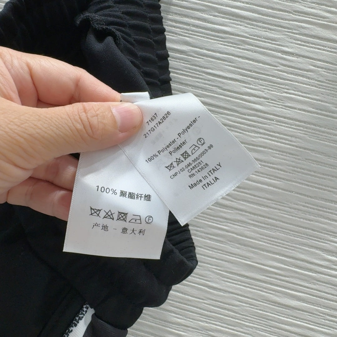 25 Summer new bee logo simple suit