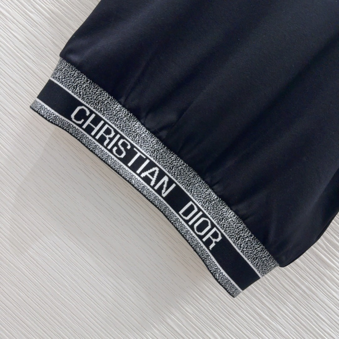 25 Summer new bee logo simple suit