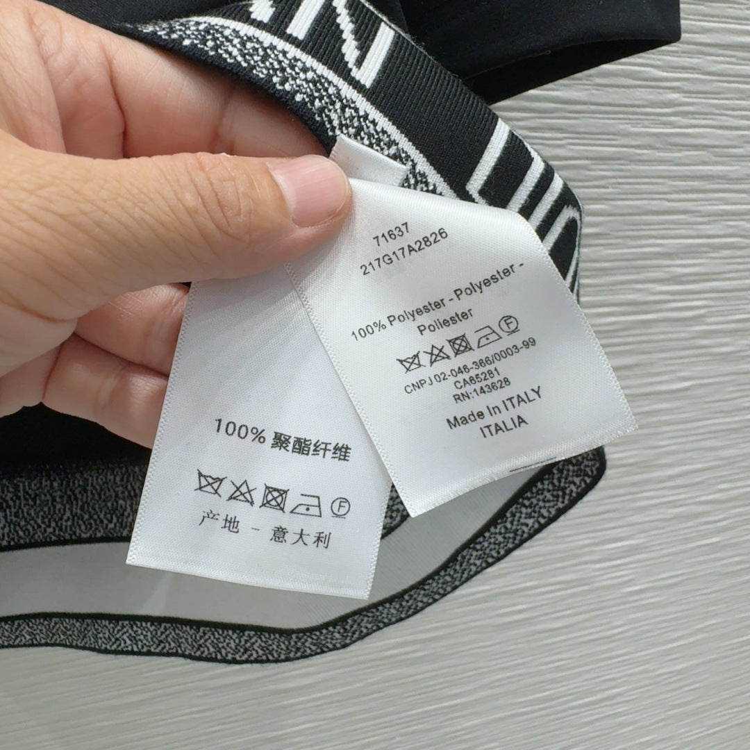 25 Summer new bee logo simple suit