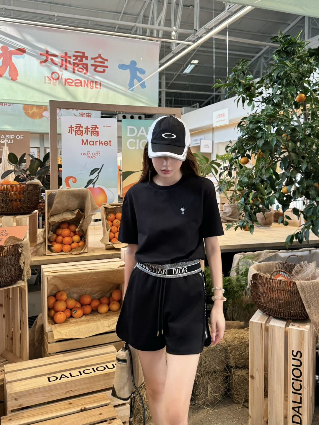 25 Summer new bee logo simple suit