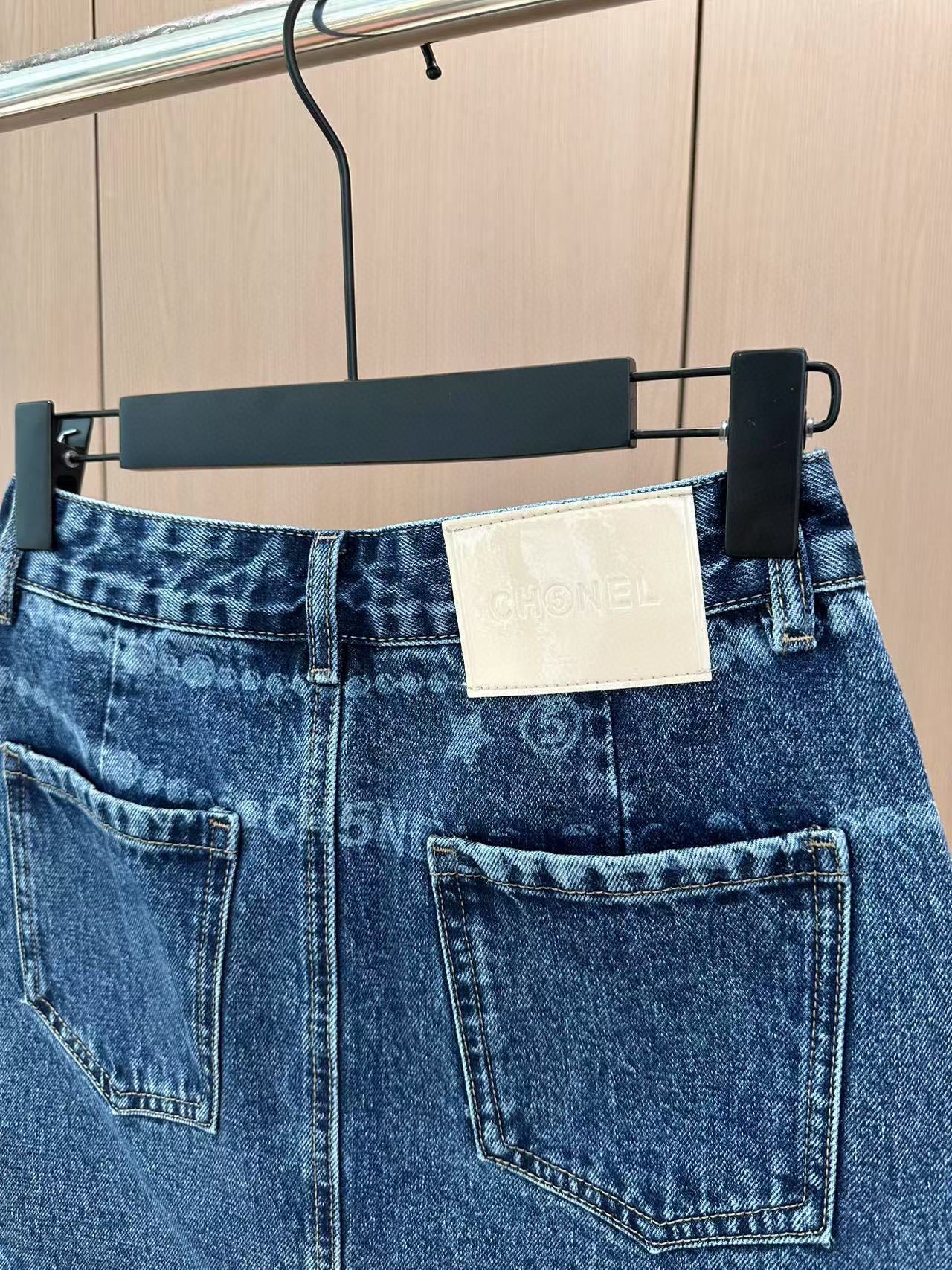 Jupe mi-longue en jean imprimé C 25
