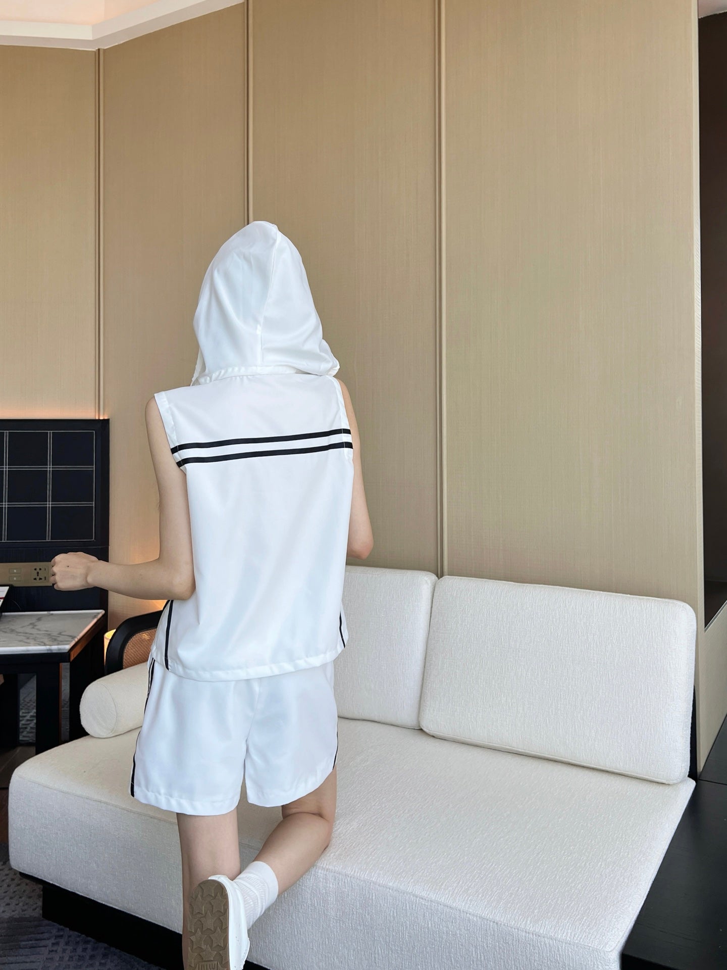 25 Summer new contrast color hooded vest with elastic waist drawstring shorts suit