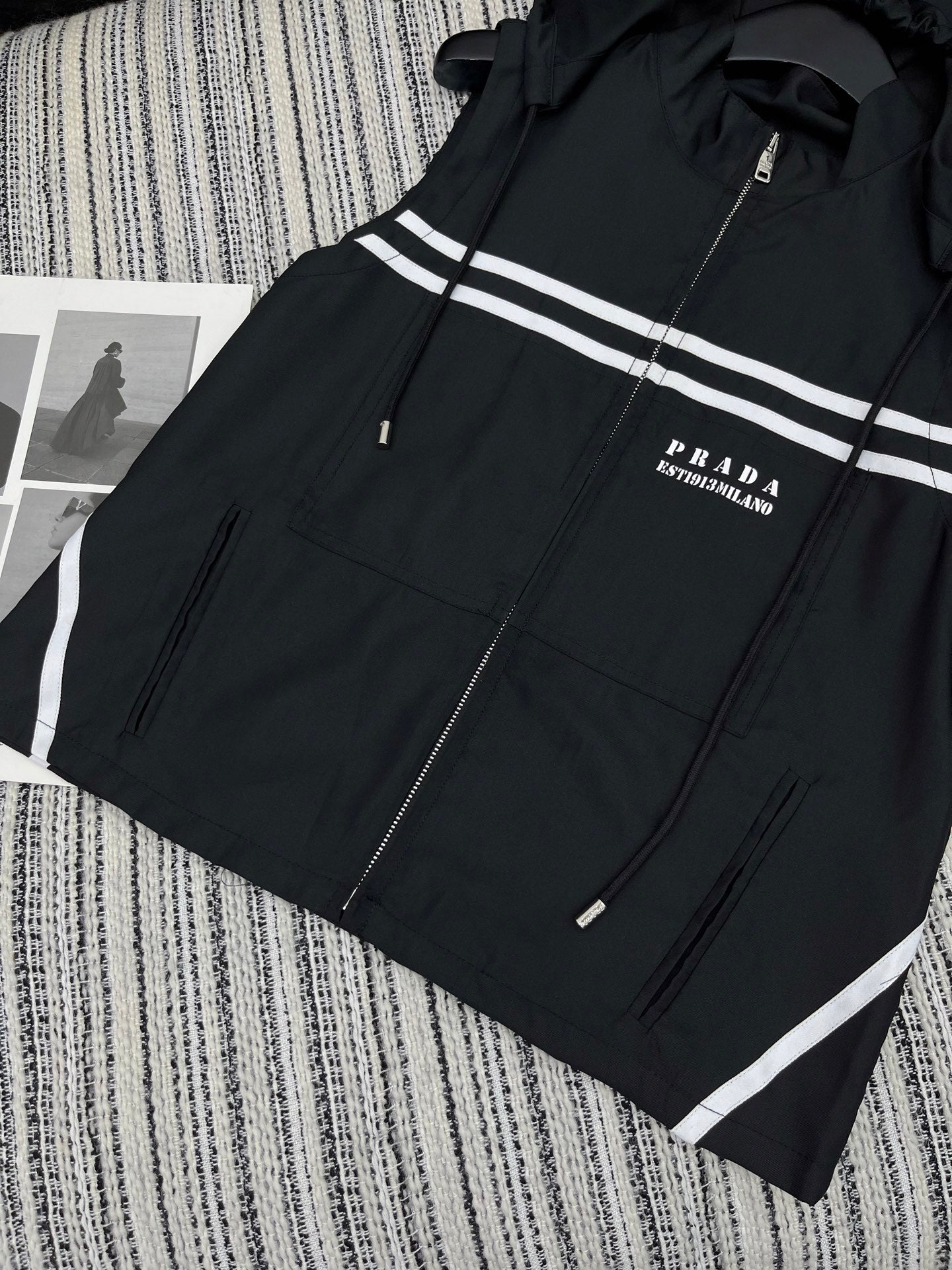 25 Summer new contrast color hooded vest with elastic waist drawstring shorts suit