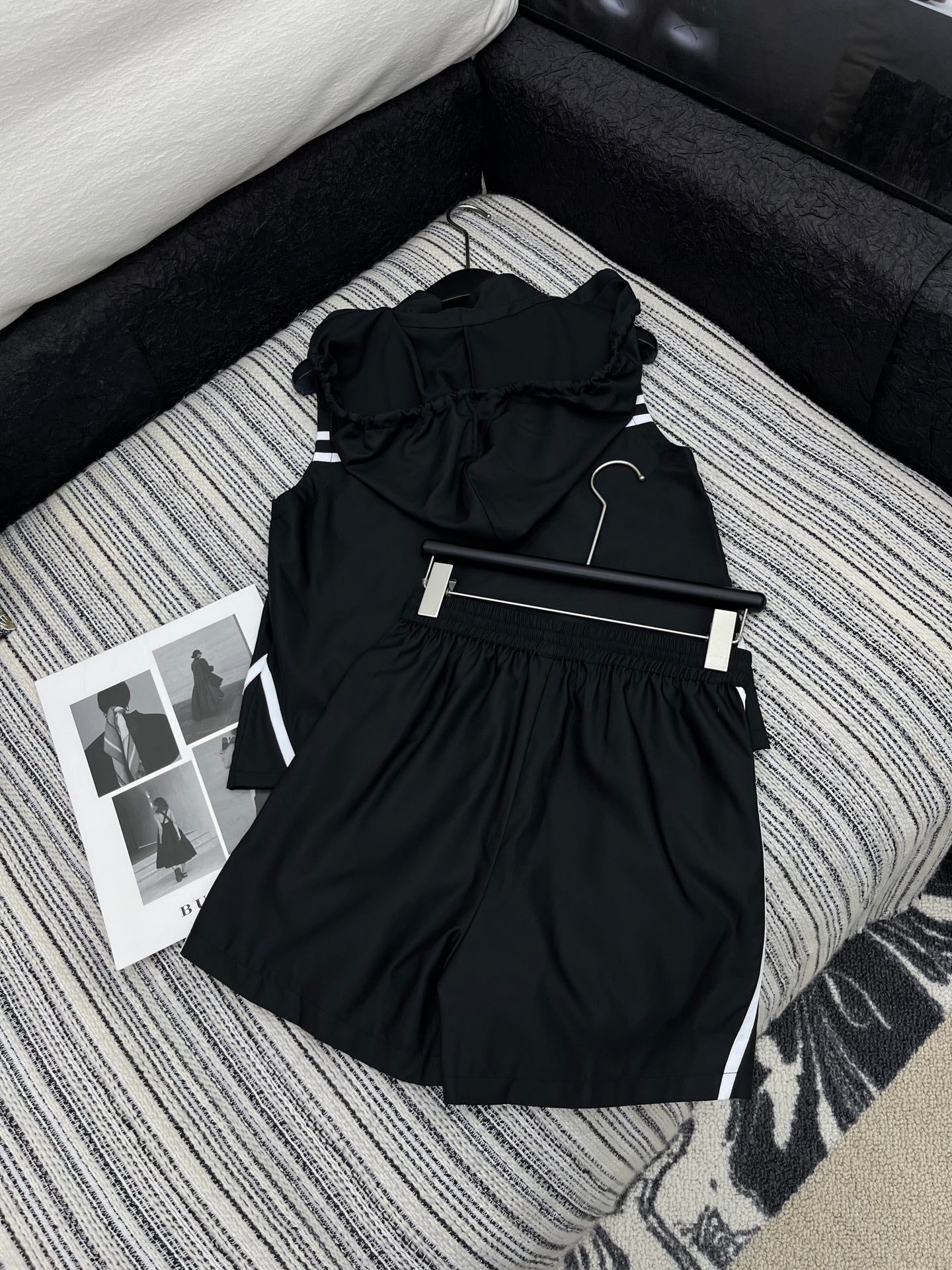 25 Summer new contrast color hooded vest with elastic waist drawstring shorts suit