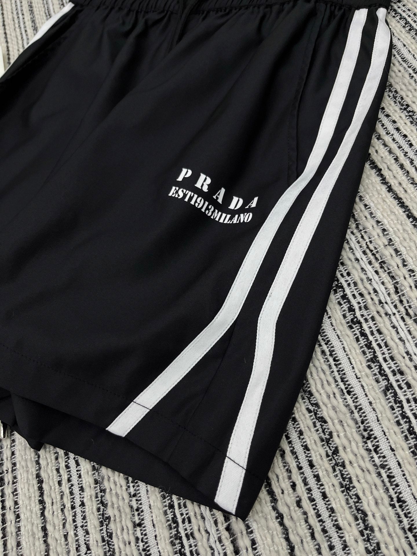 25 Summer new contrast color hooded vest with elastic waist drawstring shorts suit