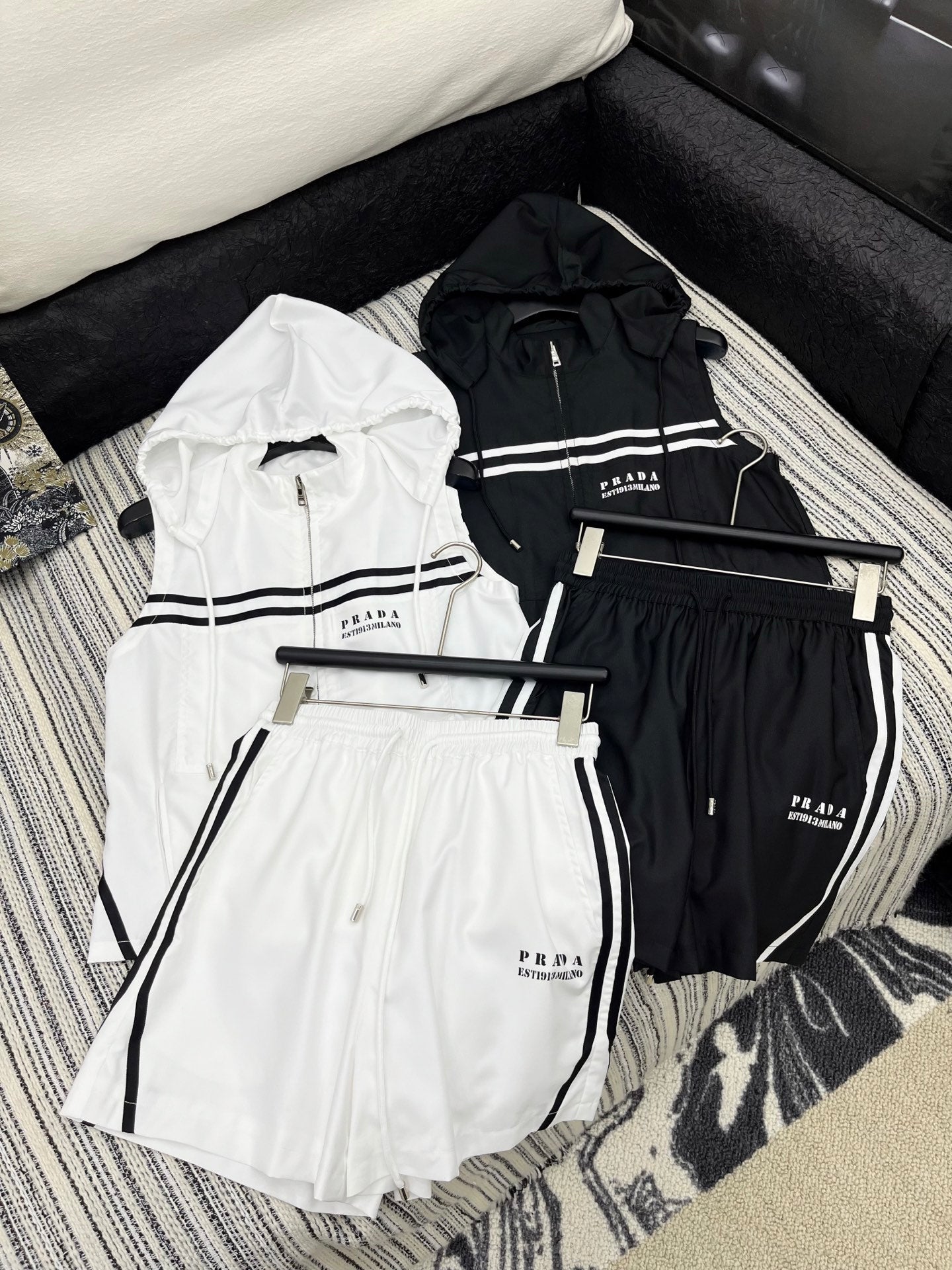 25 Summer new contrast color hooded vest with elastic waist drawstring shorts suit