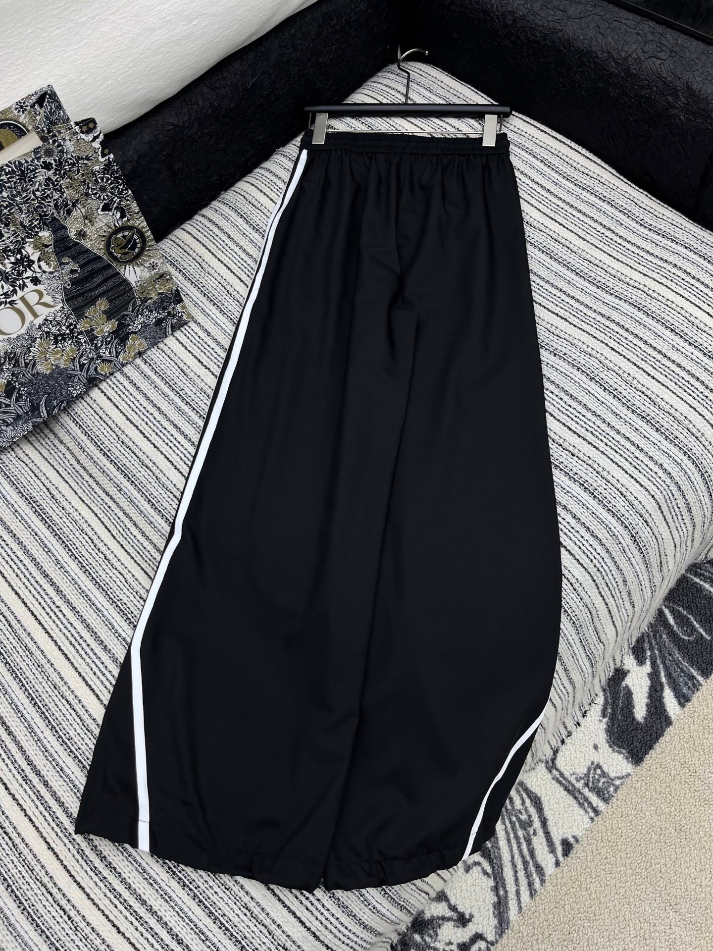 25 Summer new contrast color elastic waist drawstring casual trousers