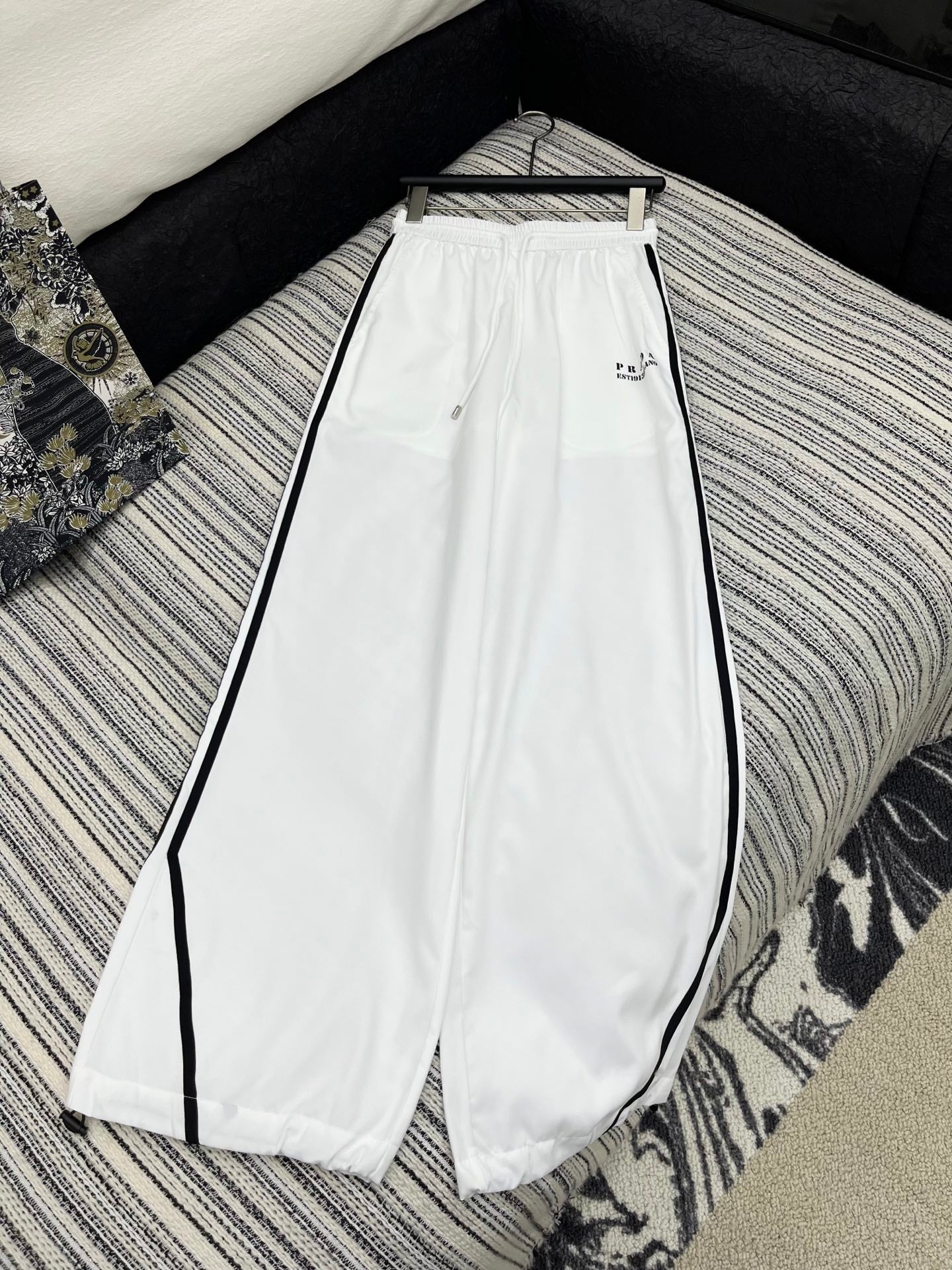 25 Summer new contrast color elastic waist drawstring casual trousers