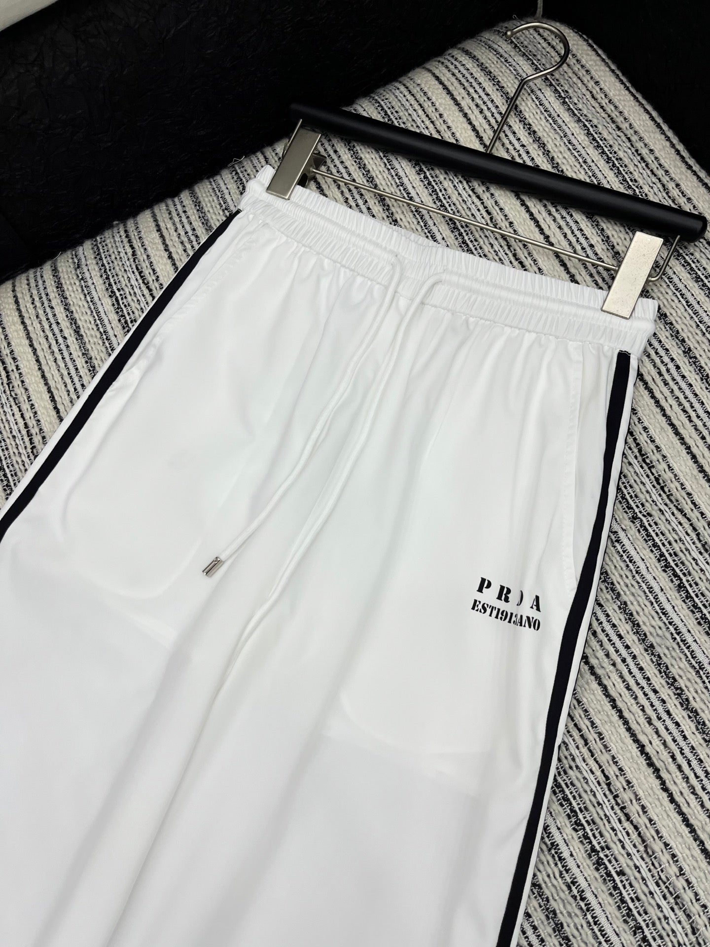 25 Summer new contrast color elastic waist drawstring casual trousers