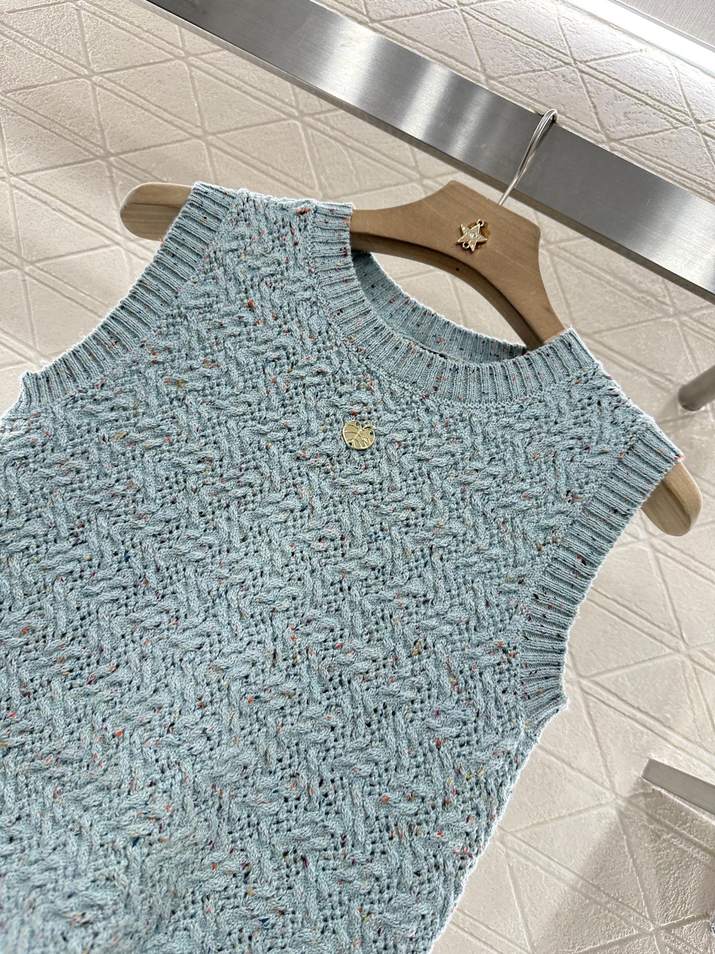 25 new summer leaf knitted vest