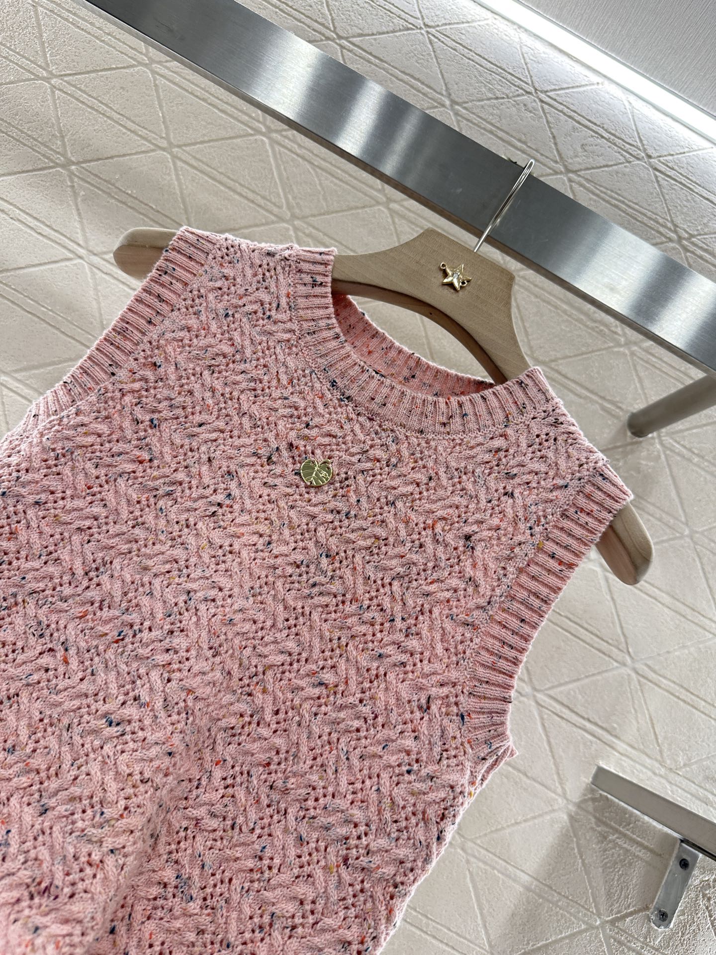 25 new summer leaf knitted vest