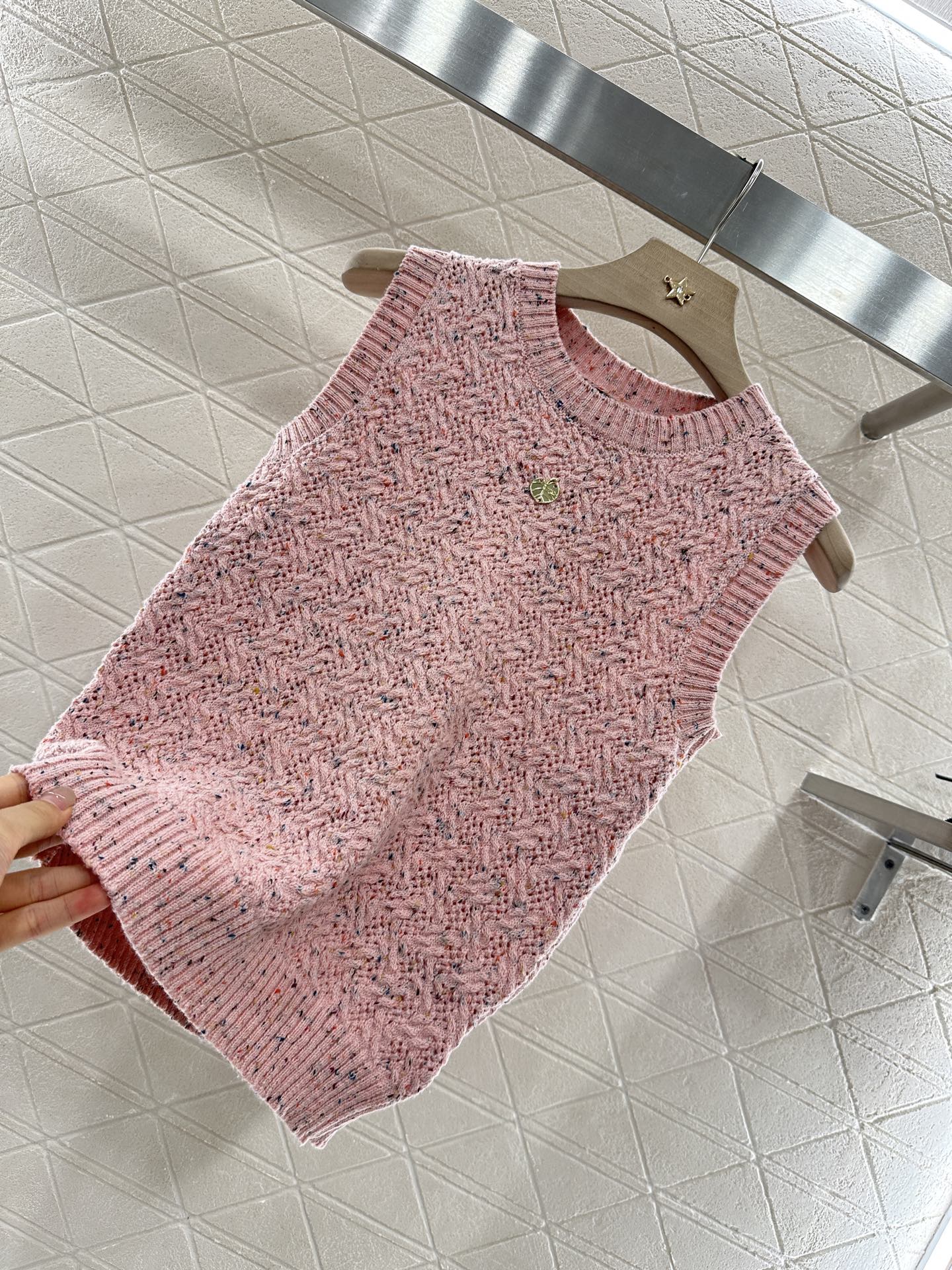 25 new summer leaf knitted vest