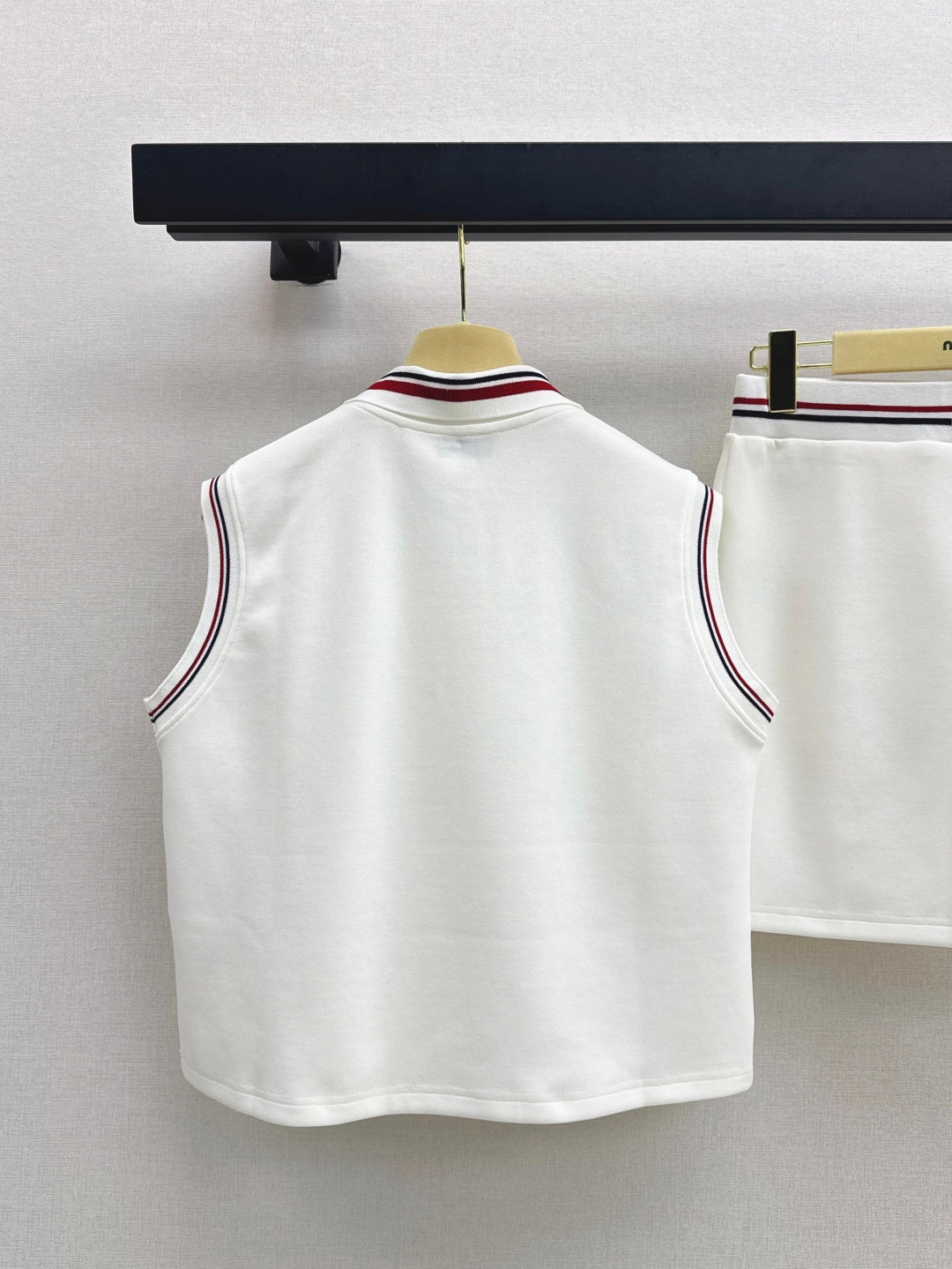 25Ss Spring and Summer New Sleeveless Lapel Top + Skirt Set