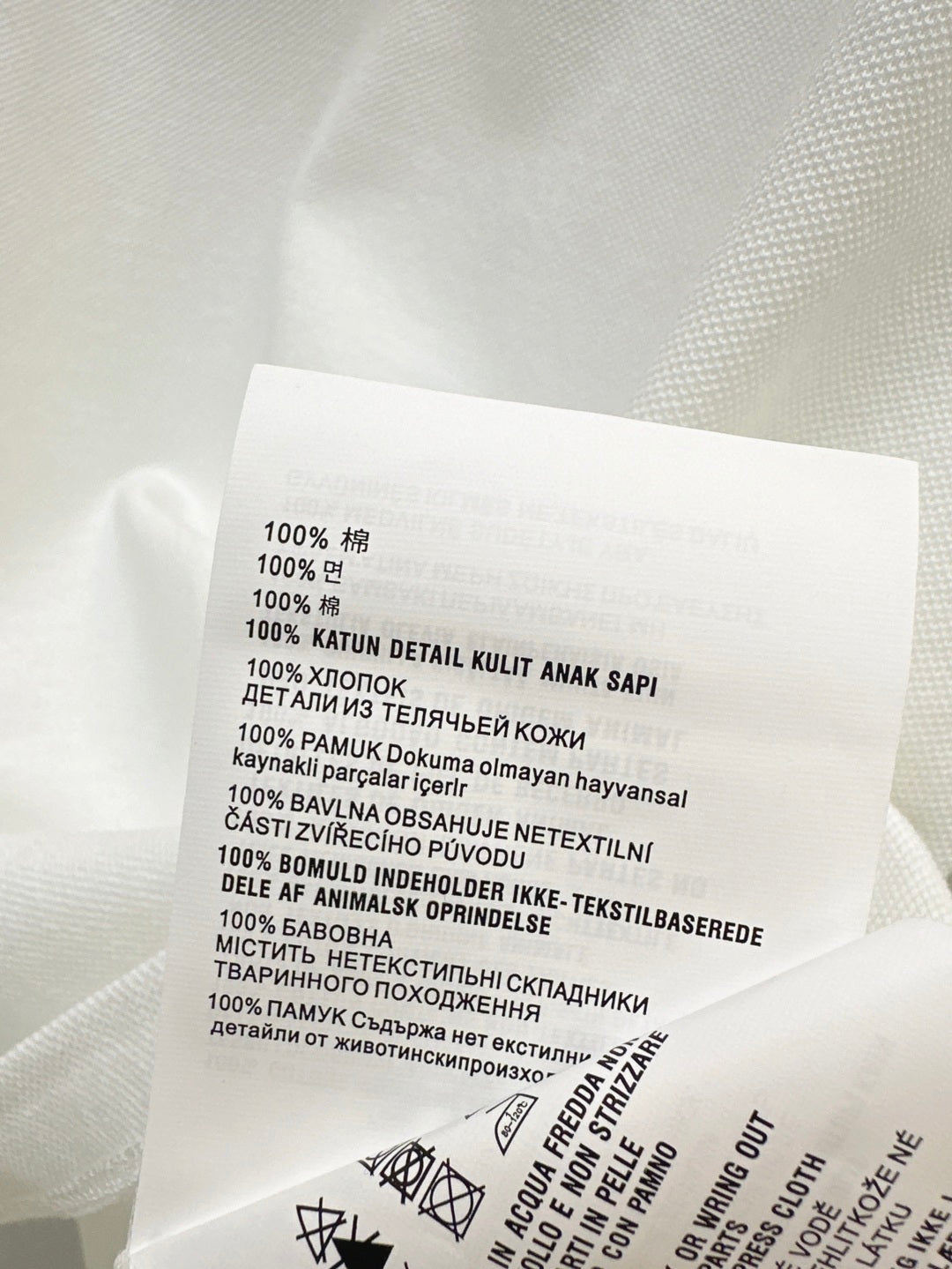 Haut à revers avec logo brodé, nouveauté été 25Ss 