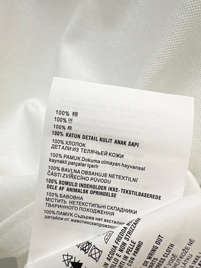 Haut à revers avec logo brodé, nouveauté été 25Ss 