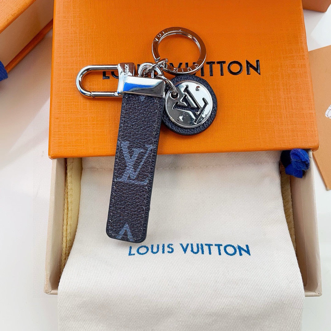 L 25 keychain