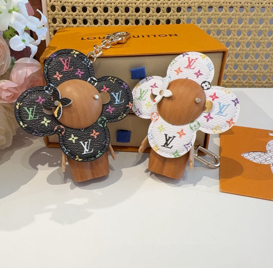 L 25 New  Co-branded Sunflower Keychain Bag charm