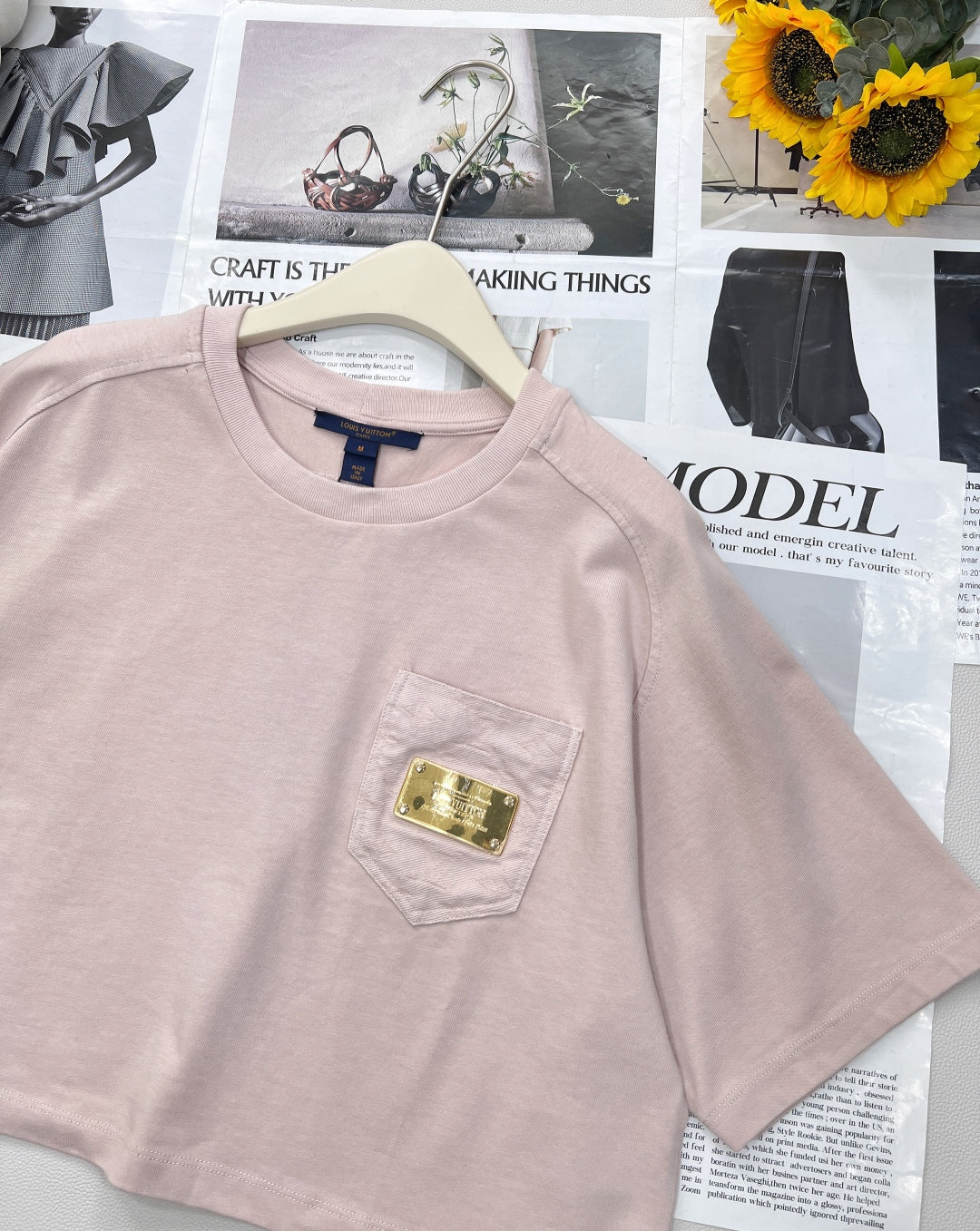 2025 nouveau T-shirt à manches courtes en métal à poche courte avec la même jupe midi 