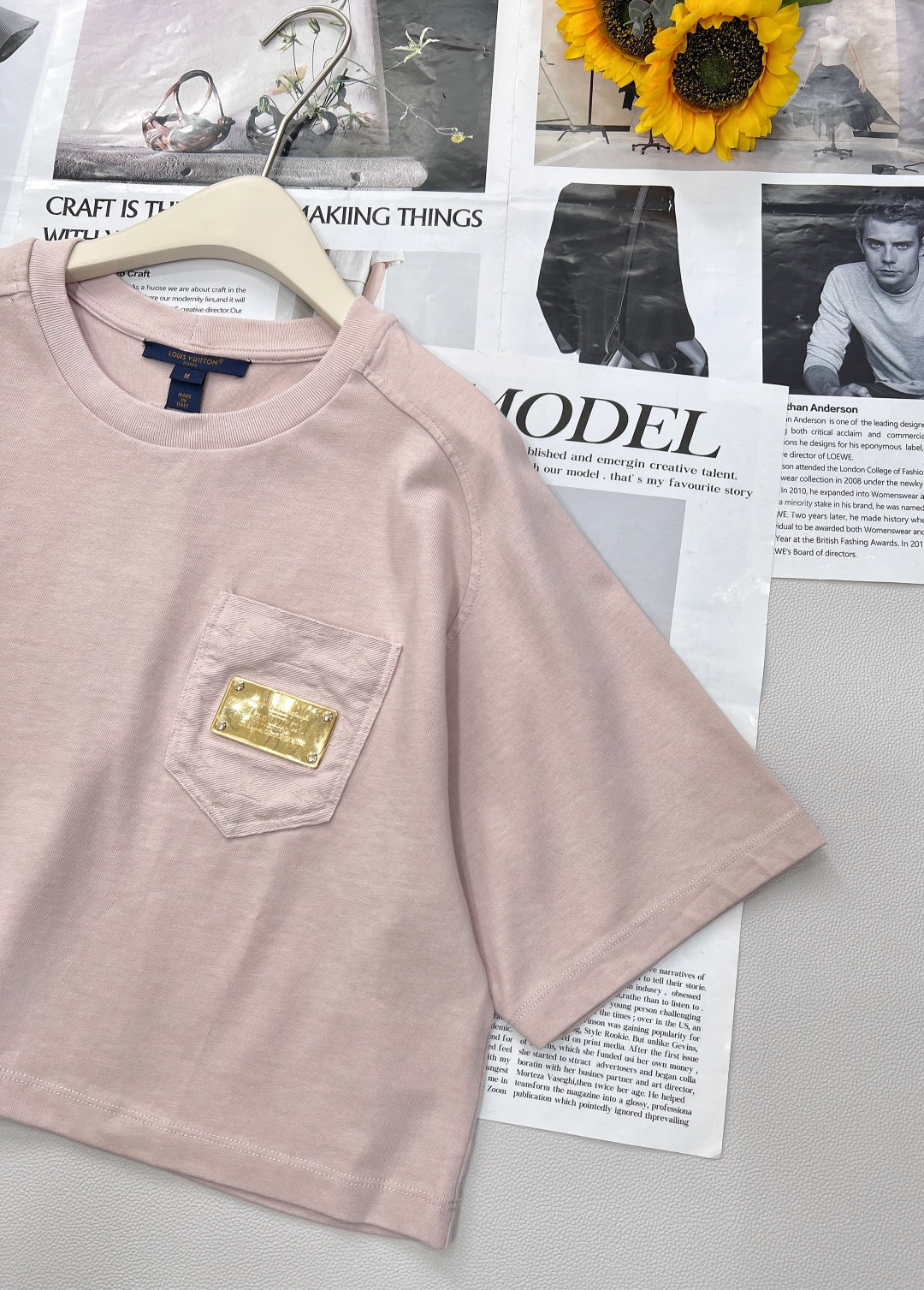 2025 nouveau T-shirt à manches courtes en métal à poche courte avec la même jupe midi 