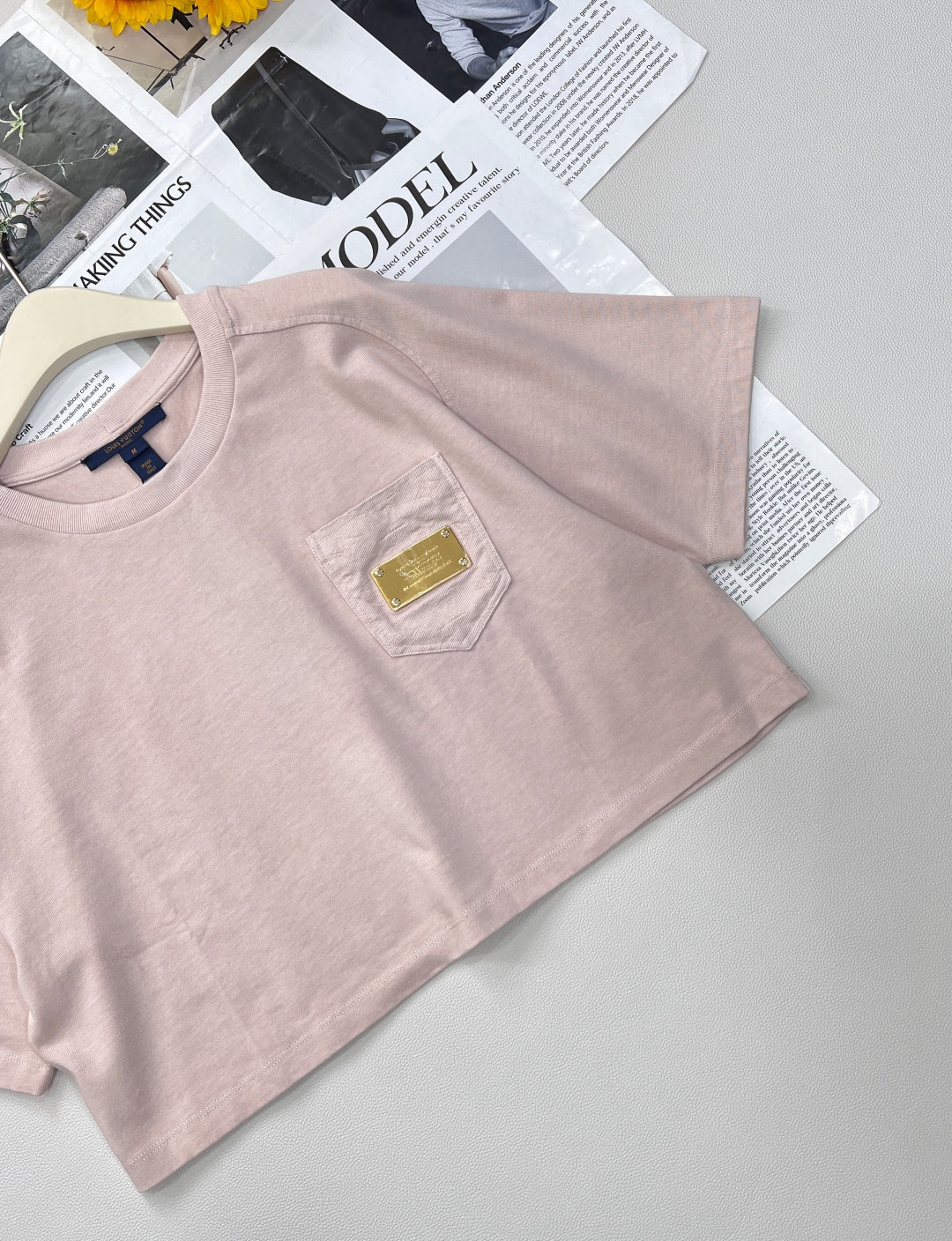 2025 nouveau T-shirt à manches courtes en métal à poche courte avec la même jupe midi 