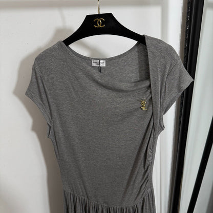 25 Summer New Snake Logo Brooch Decoration Pleated Short Sleeve Waisted Large Swing Dress