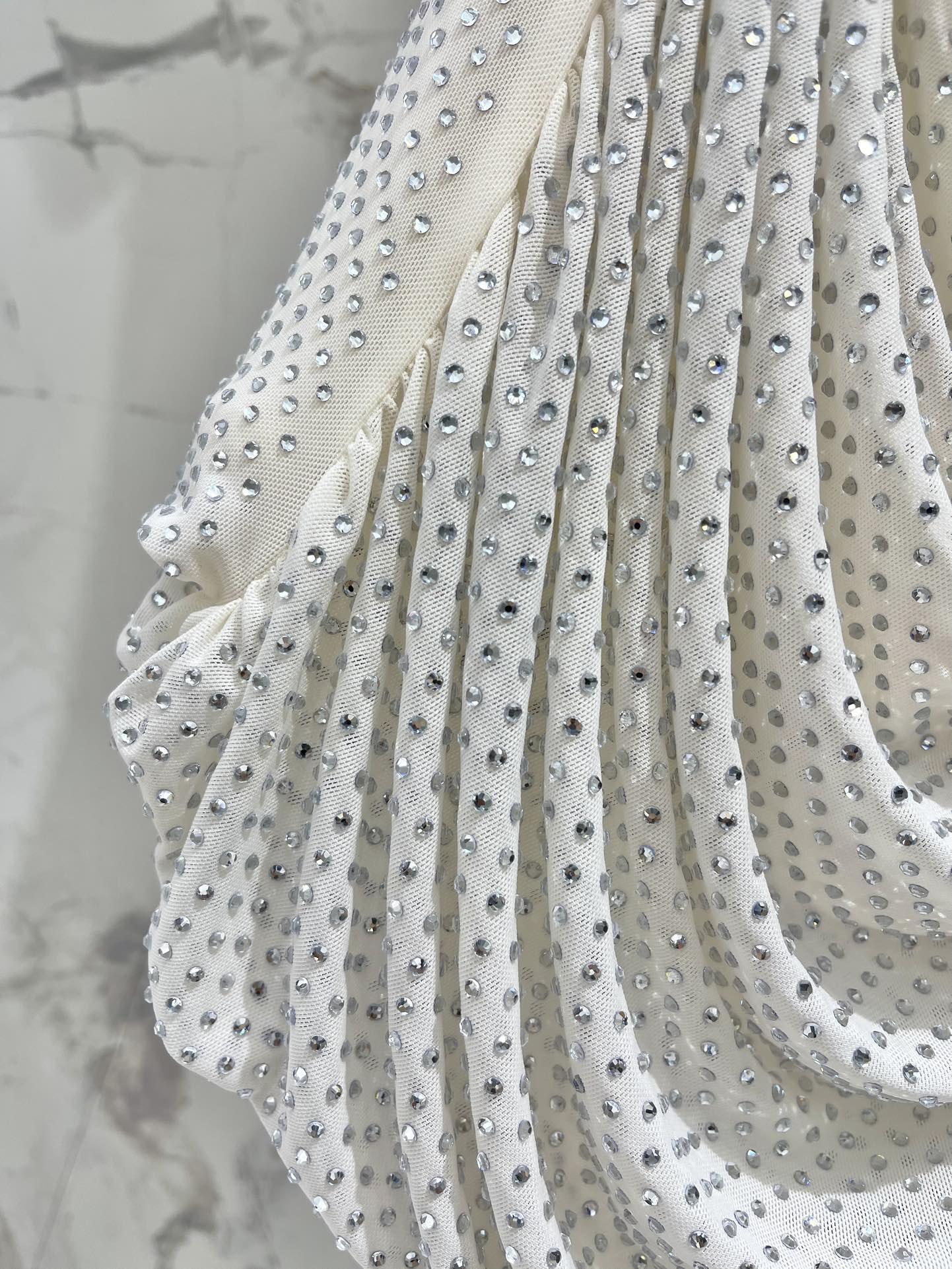 25 Nouvelle robe slim plissée en maille diamantée d'été