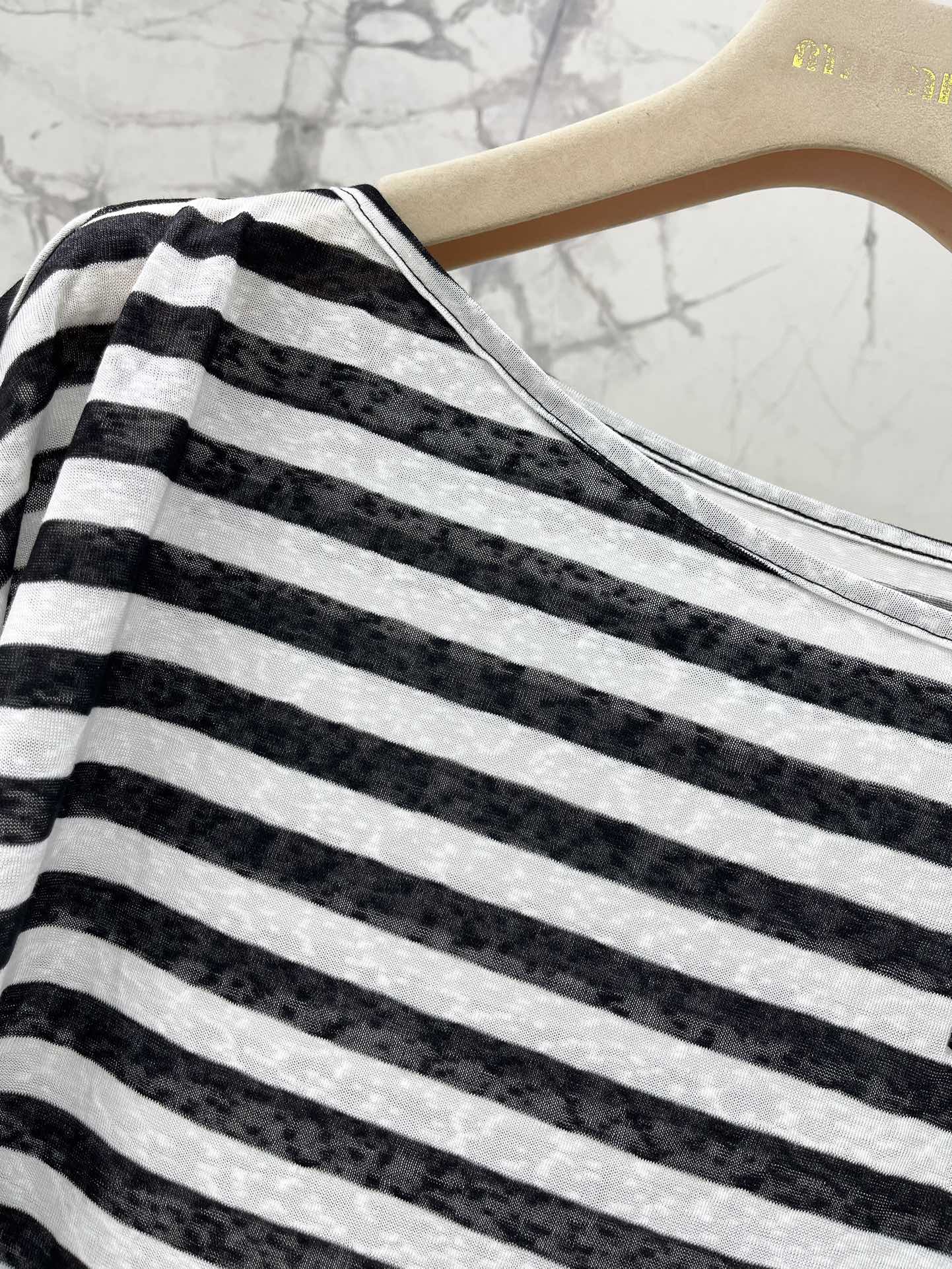 25 Summer new off-shoulder striped sun protection blouse