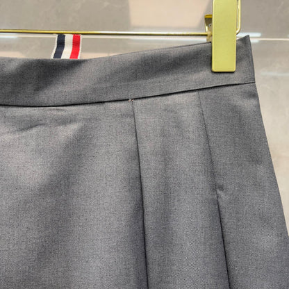 TH 25 Classic suits, pants, skirts, skirts.