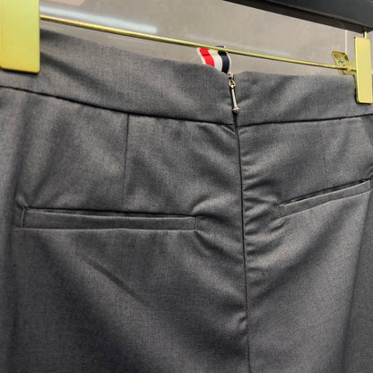 TH 25 Classic suits, pants, skirts, skirts.