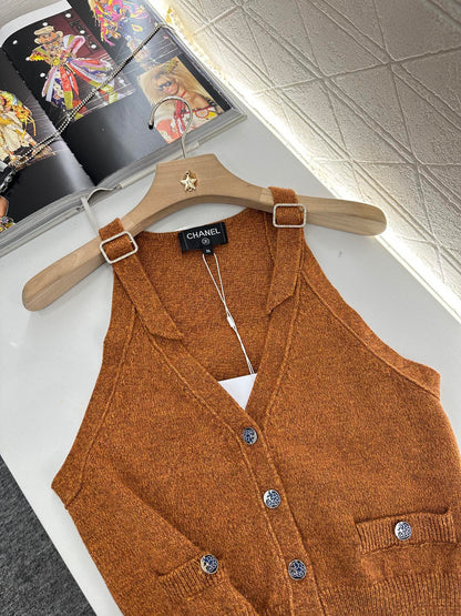 C 2025 new style new buckle knitted vest