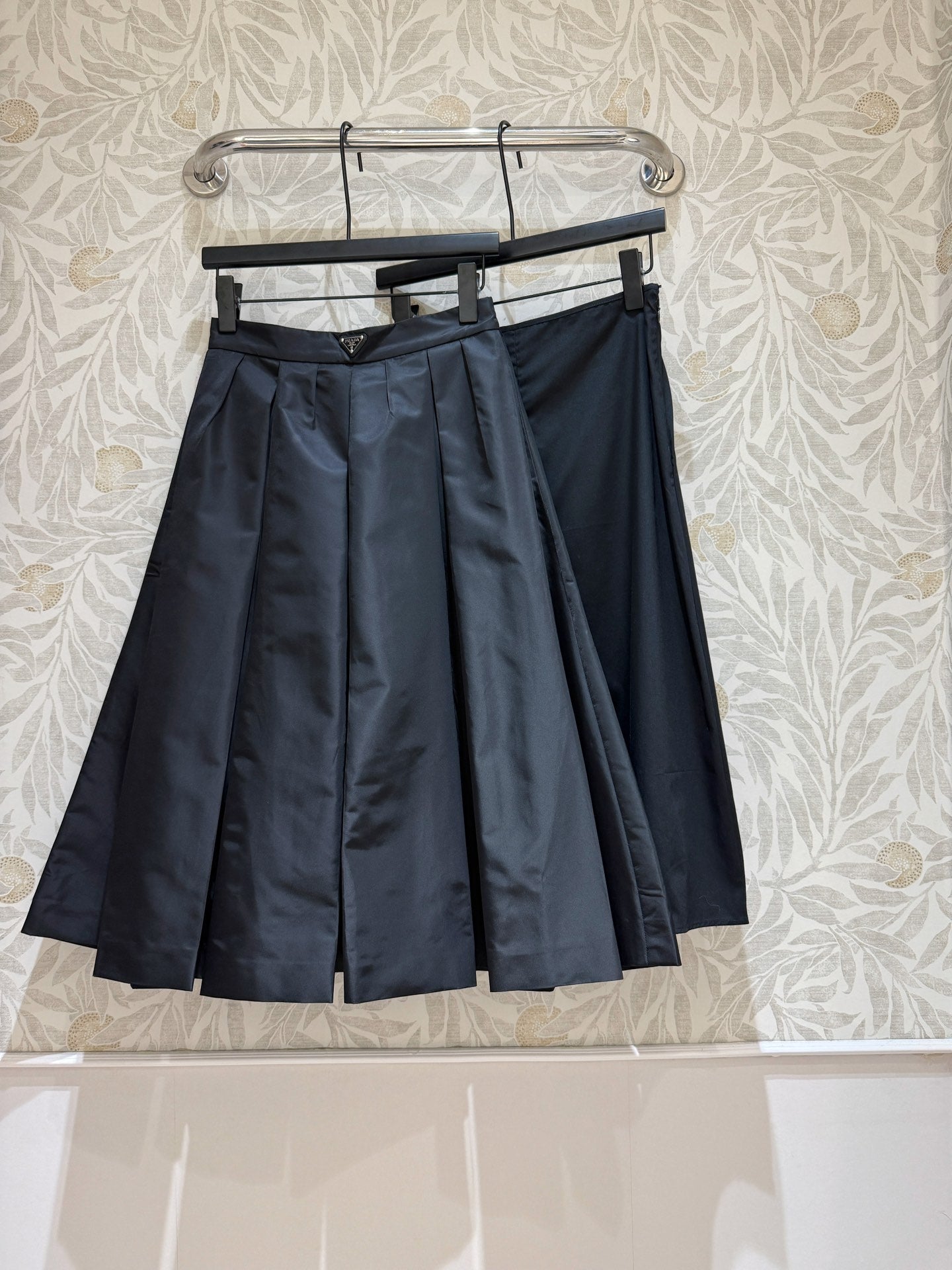 D 25 New Summer Nylon Slit Skirt