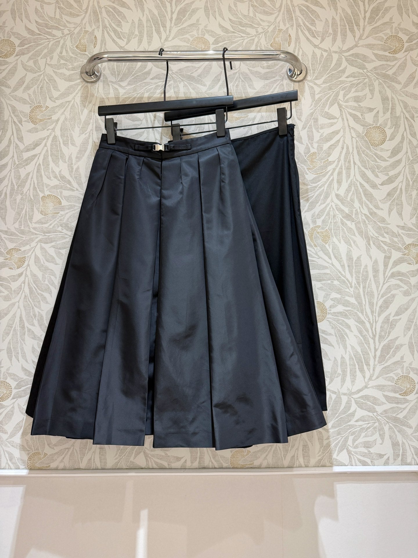 D 25 New Summer Nylon Slit Skirt
