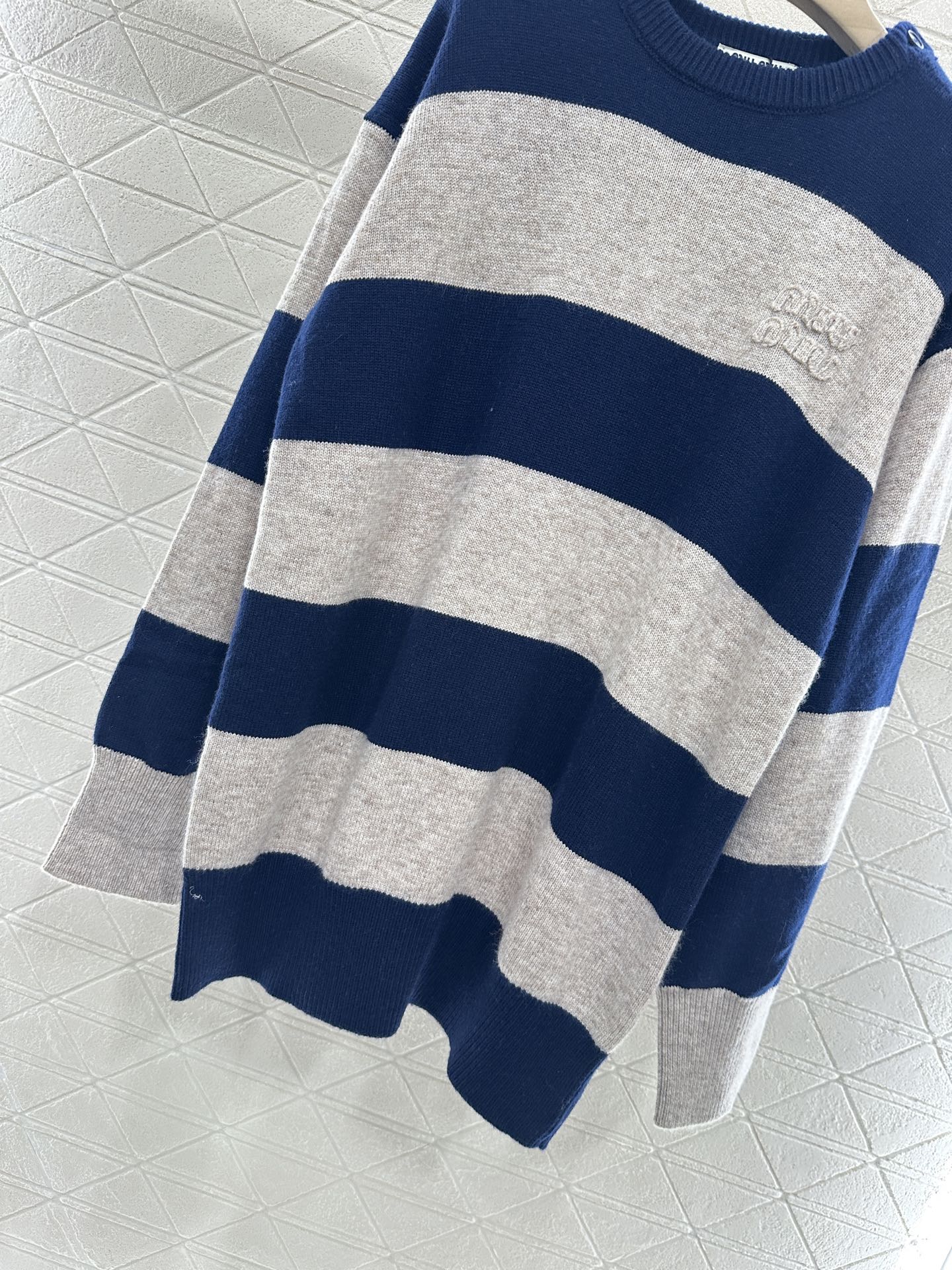 m 2025 Summer New Arrival Letter Striped Round Neck Sweater