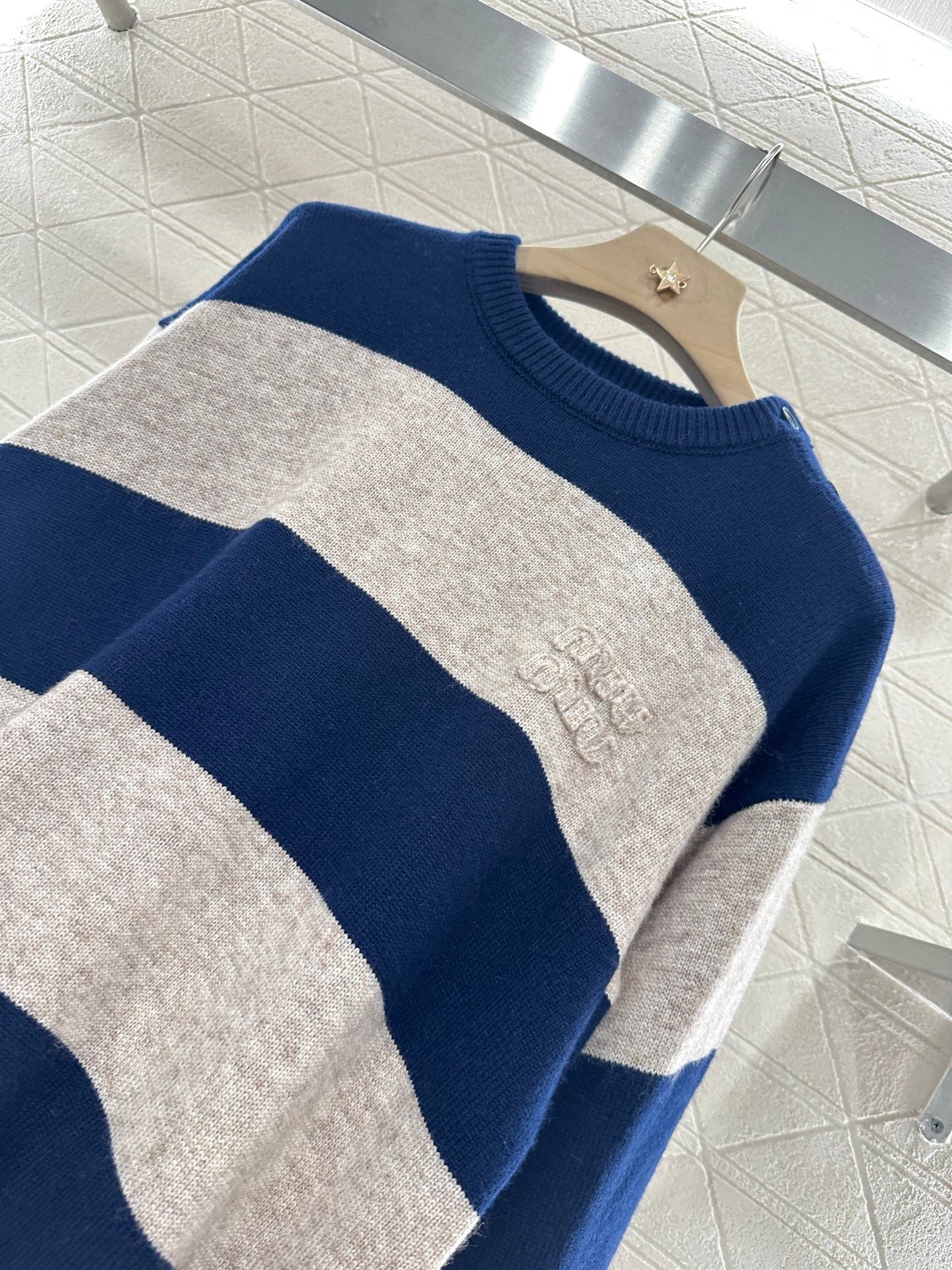 m 2025 Summer New Arrival Letter Striped Round Neck Sweater