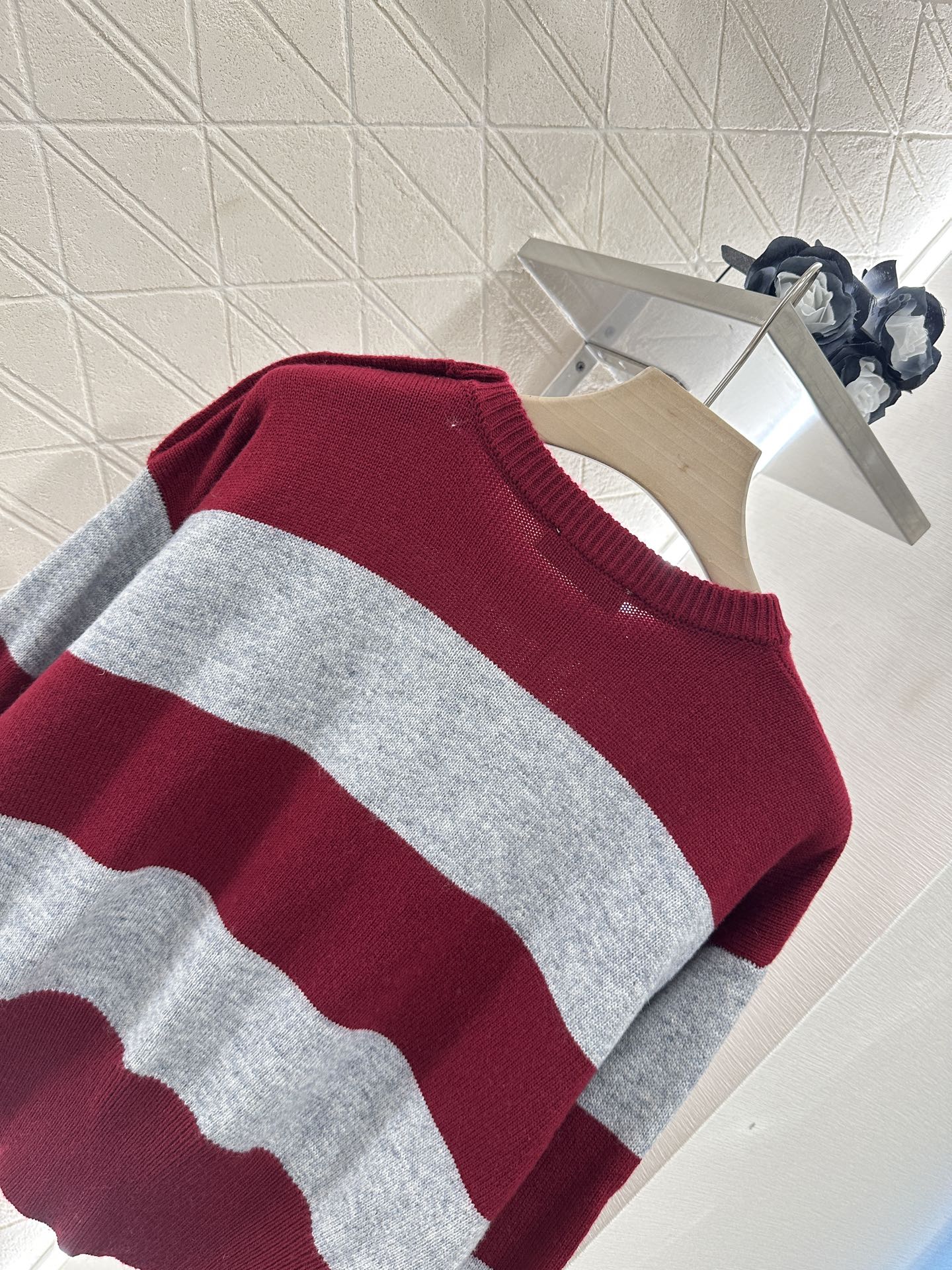 m 2025 Summer New Arrival Letter Striped Round Neck Sweater