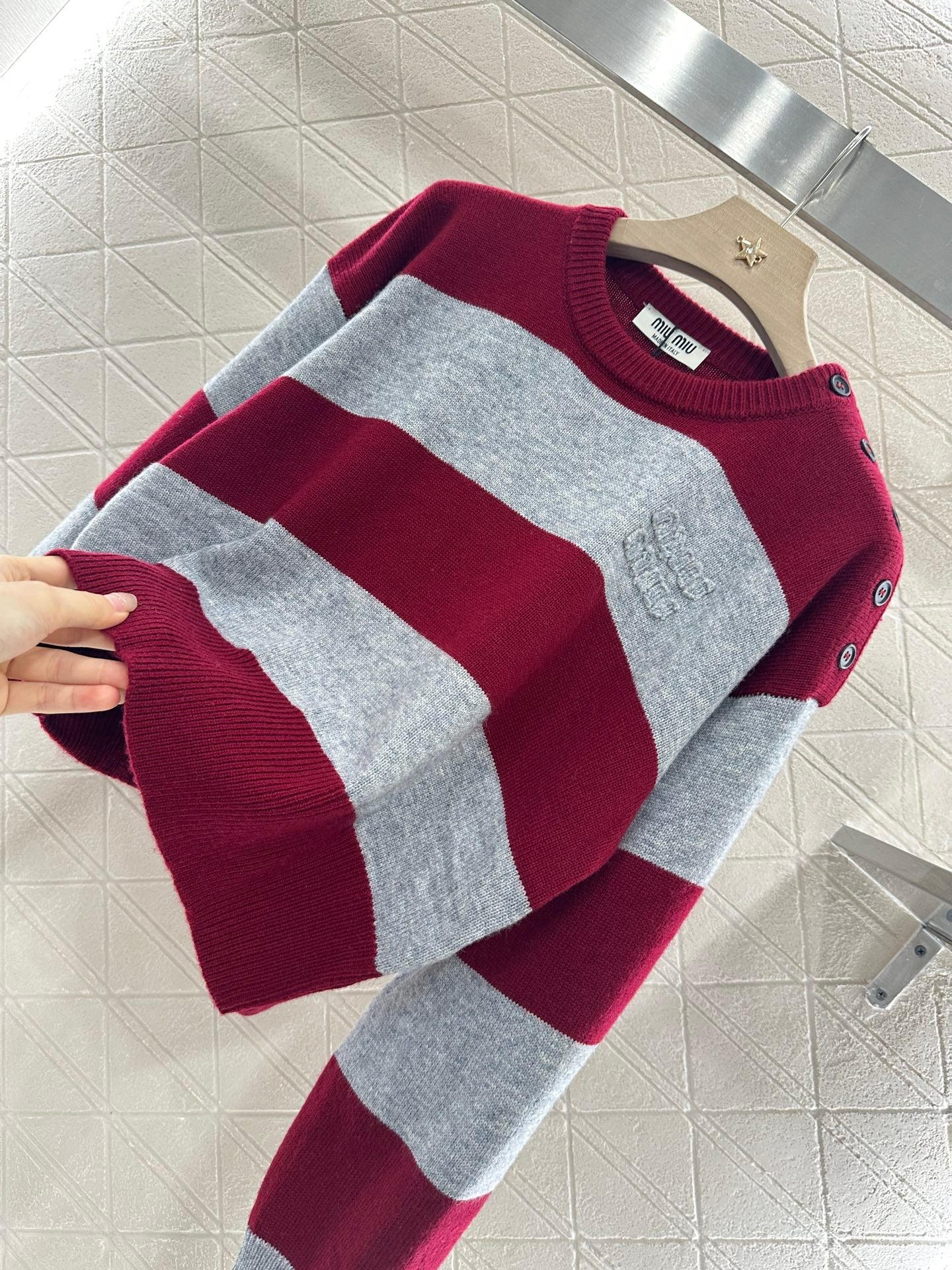 m 2025 Summer New Arrival Letter Striped Round Neck Sweater