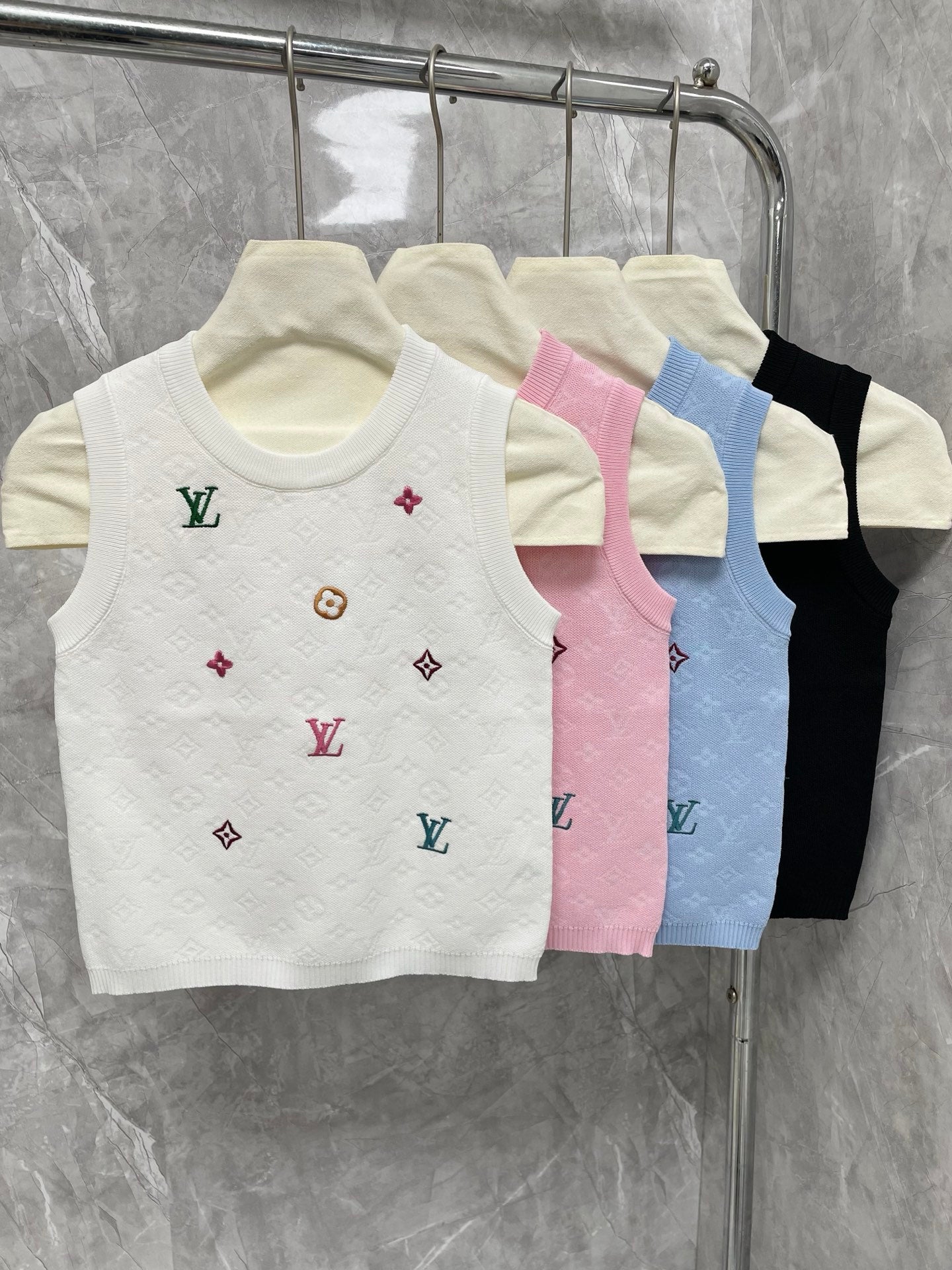 L 25 Early Spring New Round Neck Letter Logo Embroidery Knitted Vest