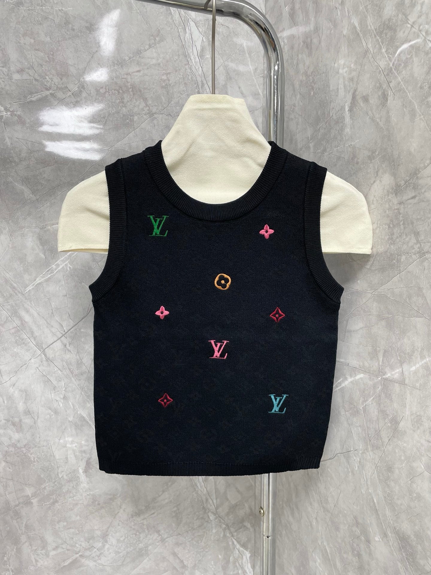 L 25 Early Spring New Round Neck Letter Logo Embroidery Knitted Vest